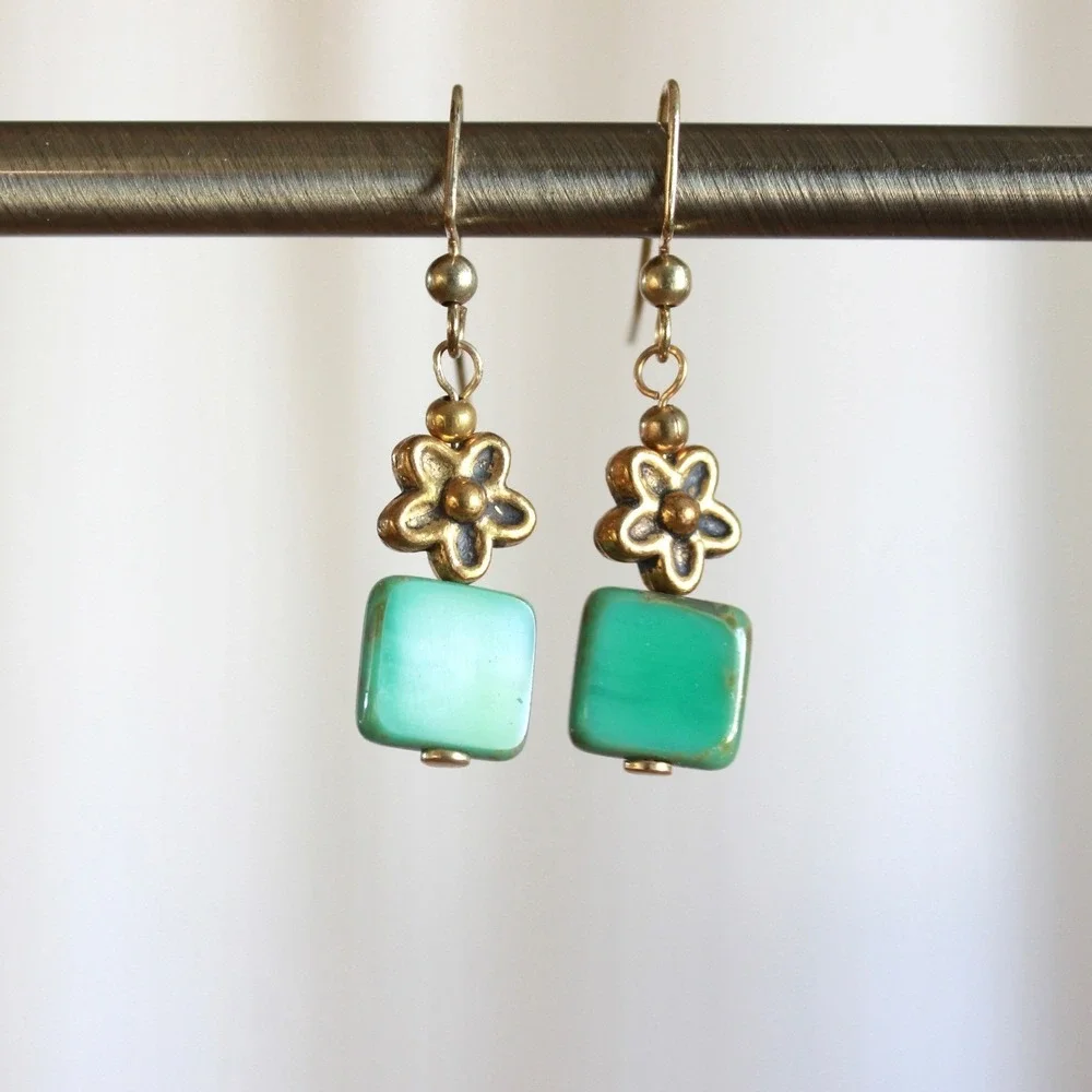 Green Square Bead Flower Drop Earrings‎ Antique Brass Tone Floral Dangle F9